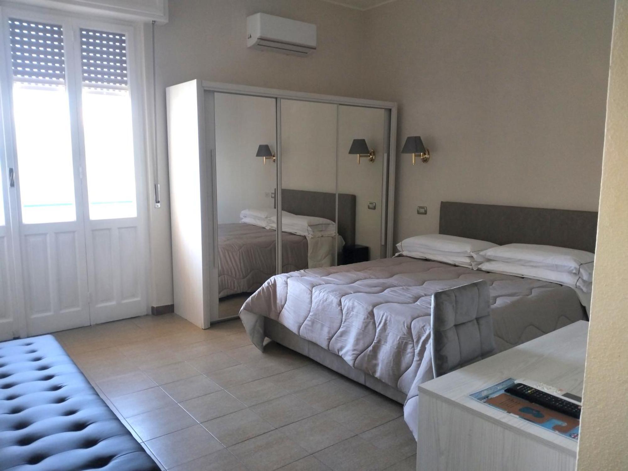Hotel Calamosca กาญารี ภายนอก รูปภาพ