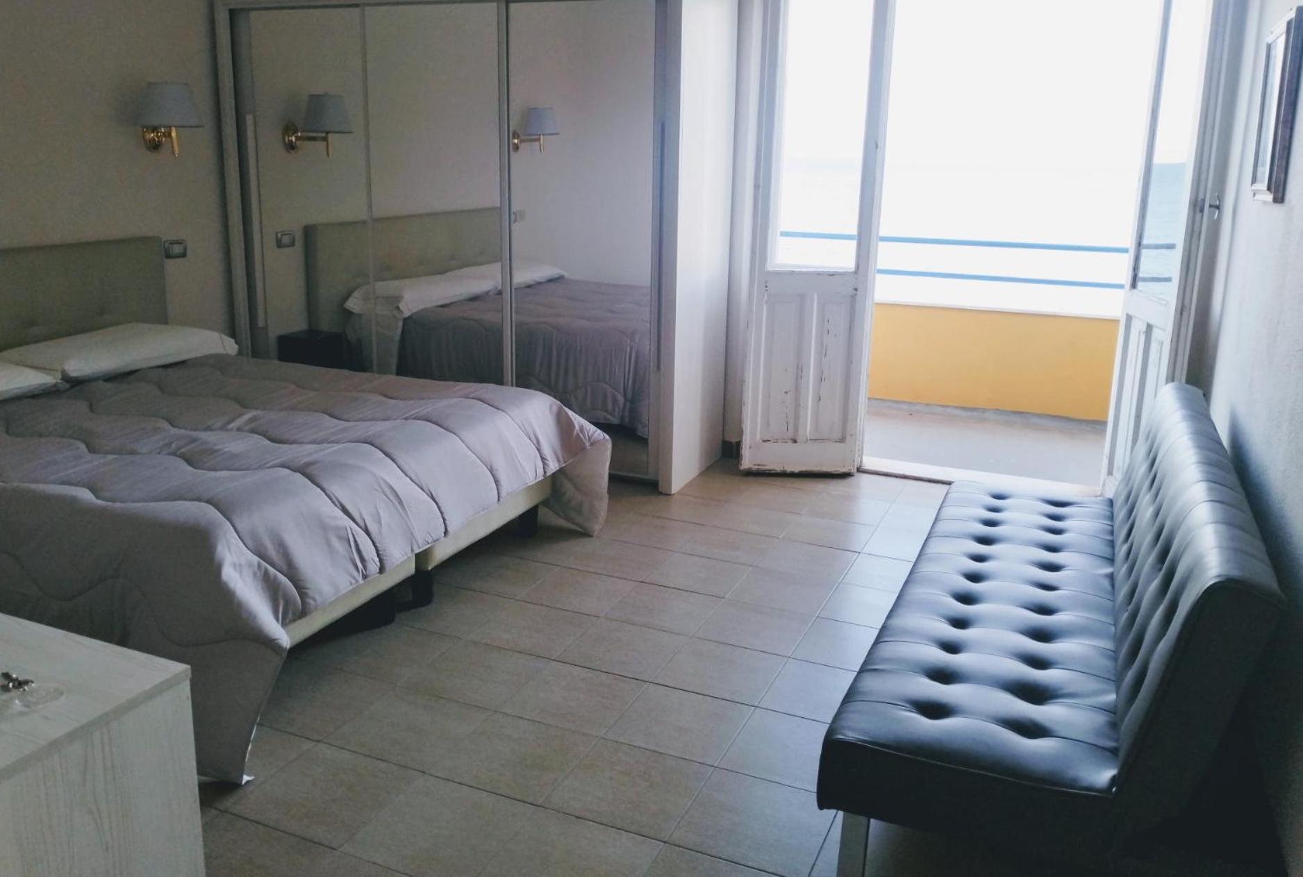 Hotel Calamosca กาญารี ภายนอก รูปภาพ