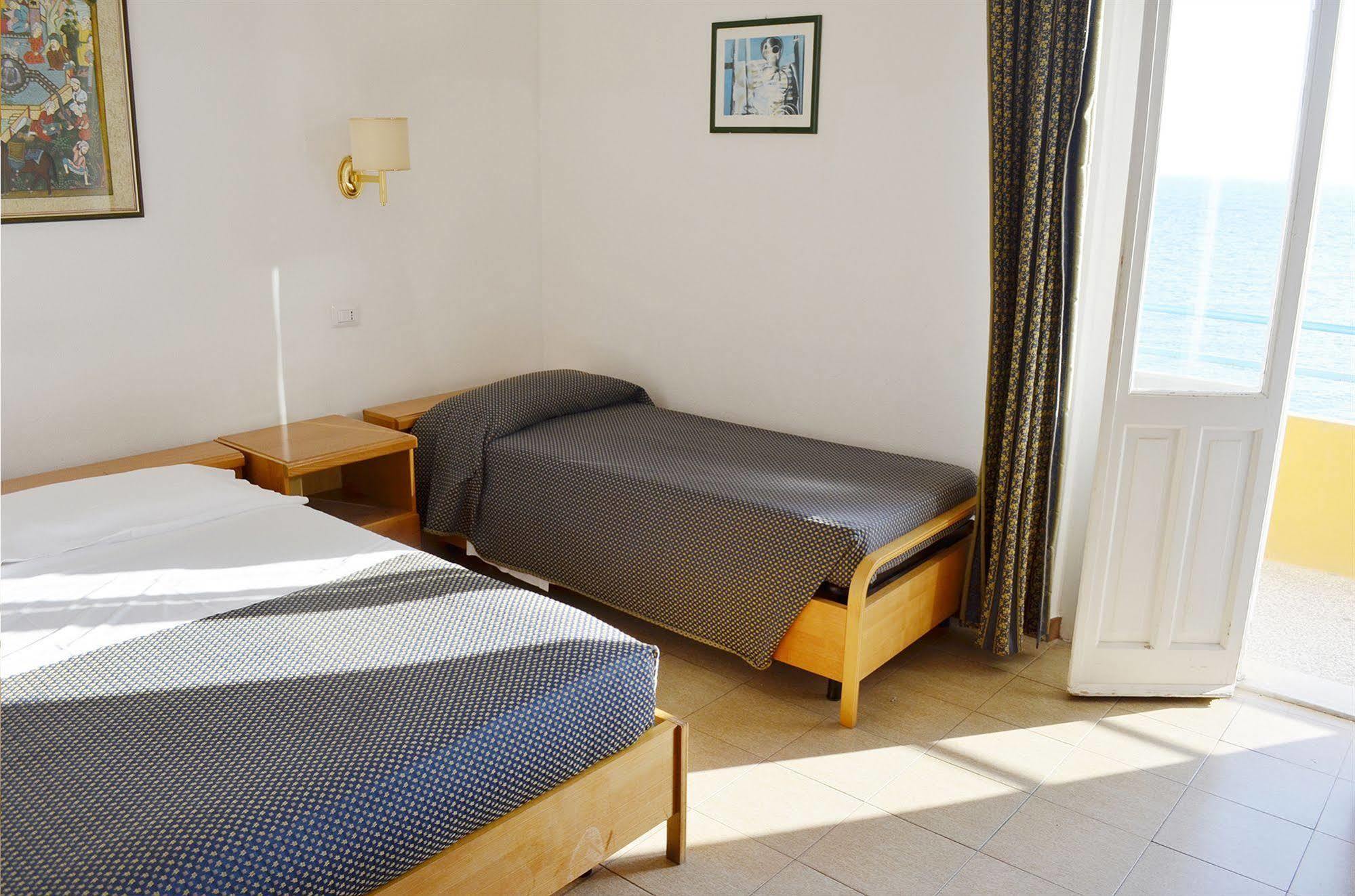 Hotel Calamosca กาญารี ภายนอก รูปภาพ