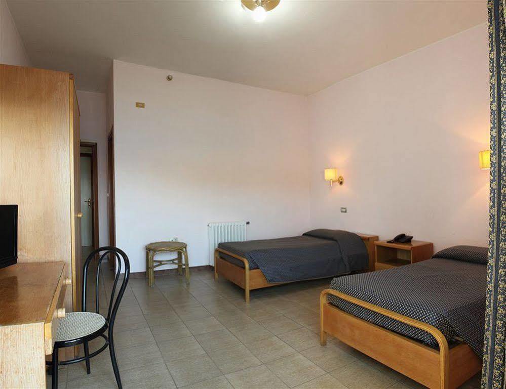 Hotel Calamosca กาญารี ภายนอก รูปภาพ